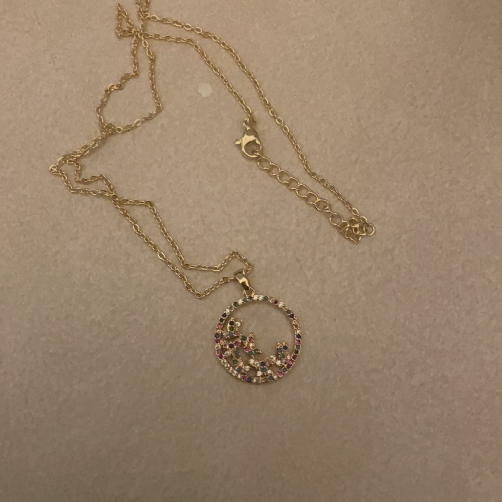 18k plated circle w/butterfly pendant necklace - Picture 10 of 11